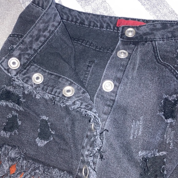 Ladies black jean skirt with pockets - Picture 4 of 11